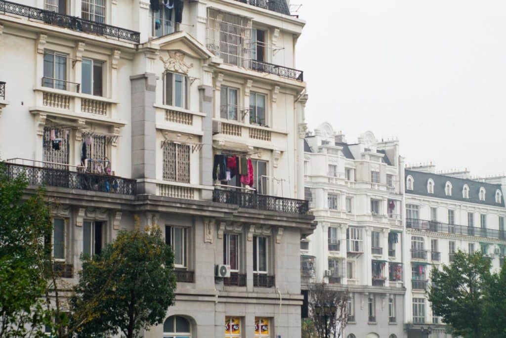 Decidedly un-Parisian characteristics on the Tianducheng buildings.